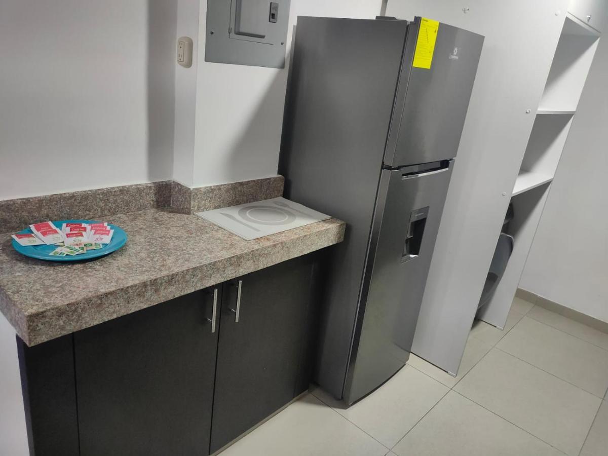 Comodo Dpto Full Equipo 2 Hab, Seguridad Y Parqueo Privado Guayaquil